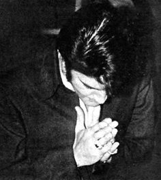 elvis praying